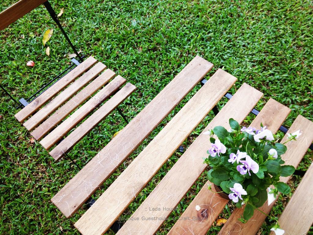 Lada House Bed & Breakfast Lampang Exterior photo