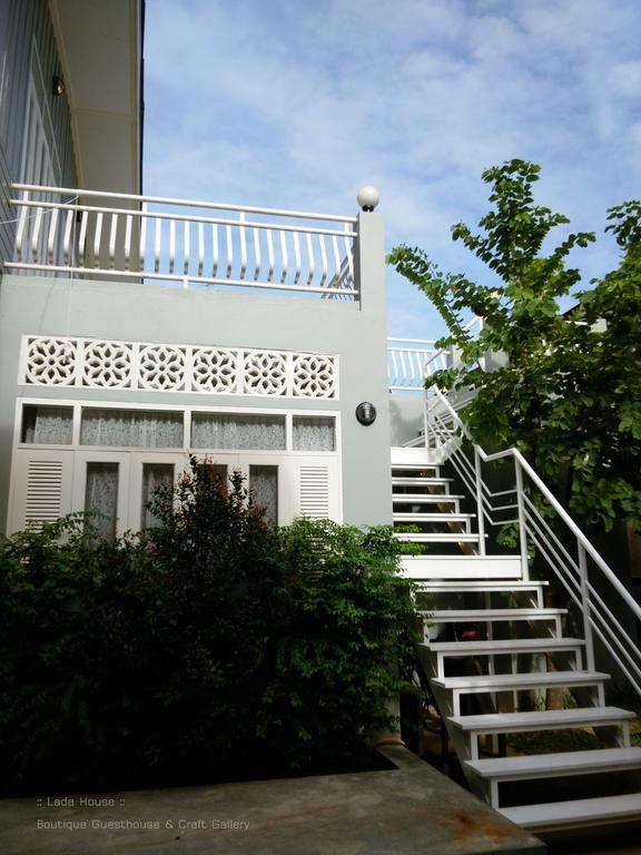 Lada House Bed & Breakfast Lampang Exterior photo