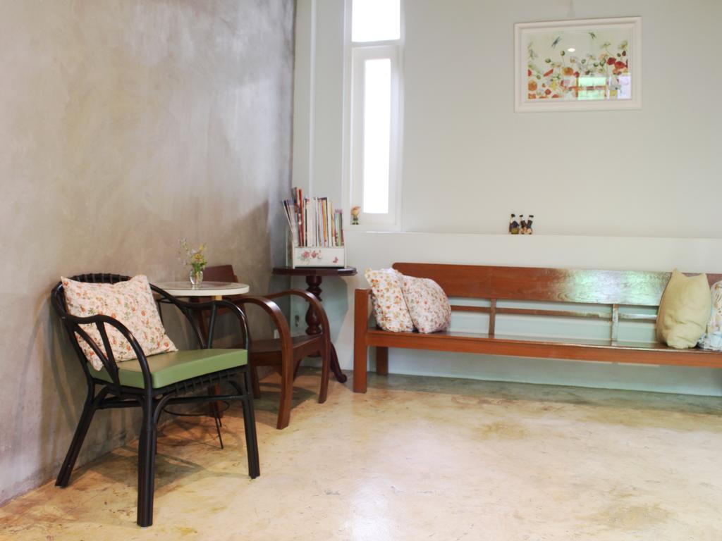 Lada House Bed & Breakfast Lampang Exterior photo