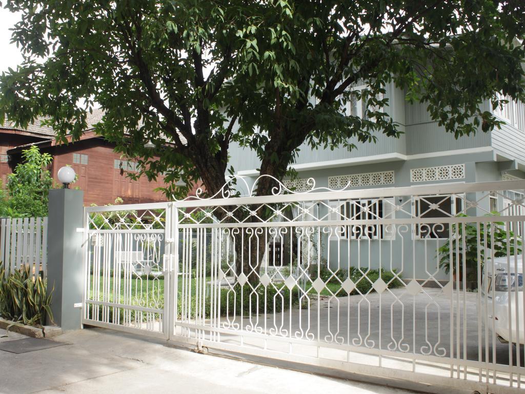 Lada House Bed & Breakfast Lampang Exterior photo