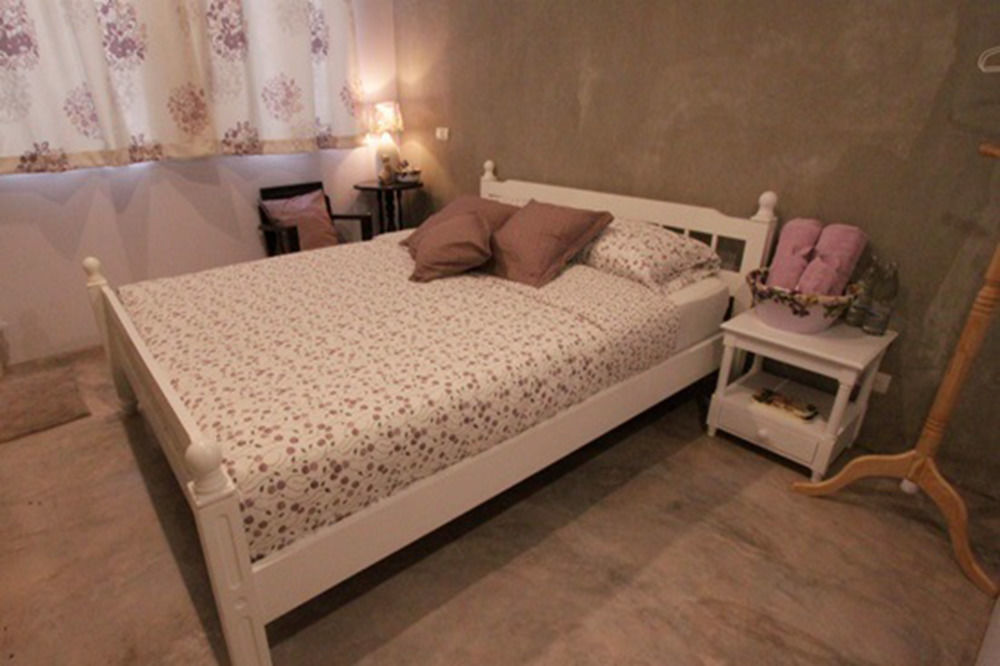 Lada House Bed & Breakfast Lampang Exterior photo